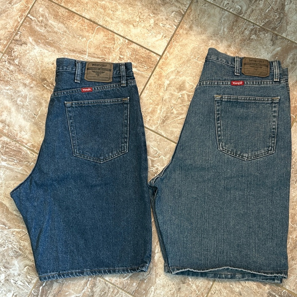 Lot of two men’s Wrangler, jeans shorts 36 relaxed fit